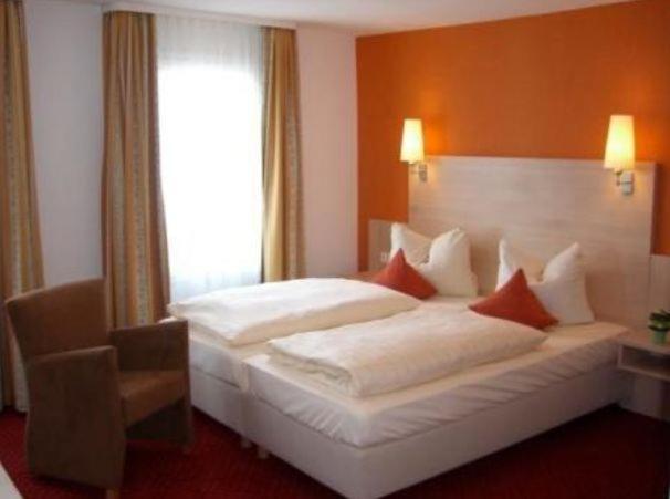 Hotel Cafe Konditorei Koeppel บิงเงนอัมไรน์ ภายนอก รูปภาพ