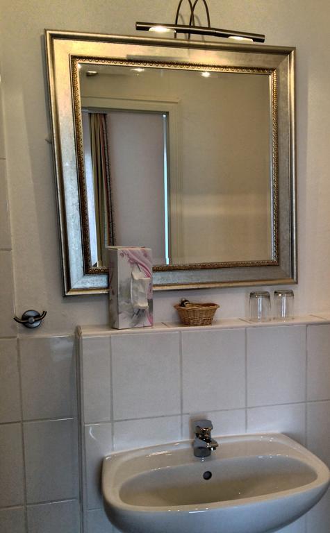 Hotel Cafe Konditorei Koeppel บิงเงนอัมไรน์ ภายนอก รูปภาพ